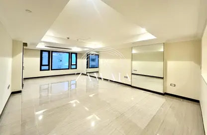 Apartment - 1 Bedroom - 2 Bathrooms for rent in West Porto Drive - Porto Arabia - The Pearl Island - Doha