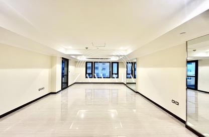 Apartment - 1 Bedroom - 2 Bathrooms for rent in West Porto Drive - Porto Arabia - The Pearl Island - Doha