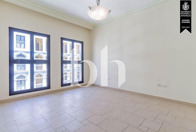 930858 - Property Image 2