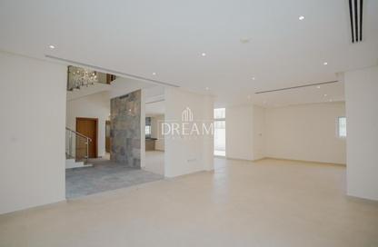 Villa - 5 Bedrooms - 5 Bathrooms for rent in Ain Khaled Villas - Ain Khaled - Doha
