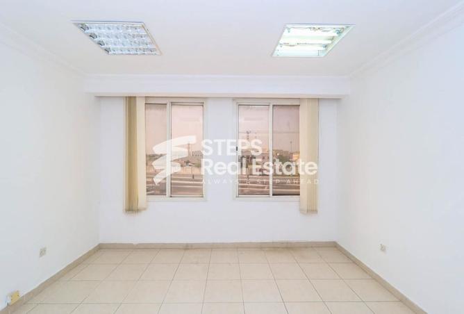 931638 - Property Image 2