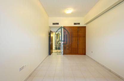 Apartment - 2 Bedrooms - 2 Bathrooms for rent in Barwa Commercial Avenue - Umm Al Seneem - Doha