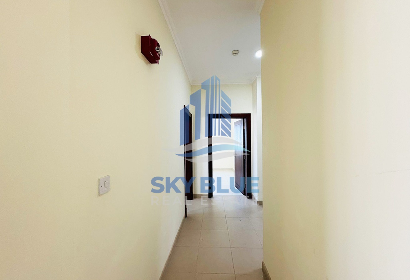 Spacious 3 BHK in Old Airport with Parking