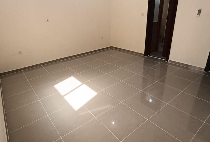 932360 - Property Image 3