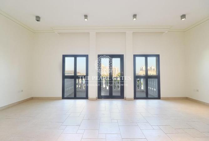 933892 - Property Image 2