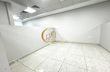 Office Space - Studio - 2 Bathrooms for rent in Muntazah 70 - Al Muntazah - Doha