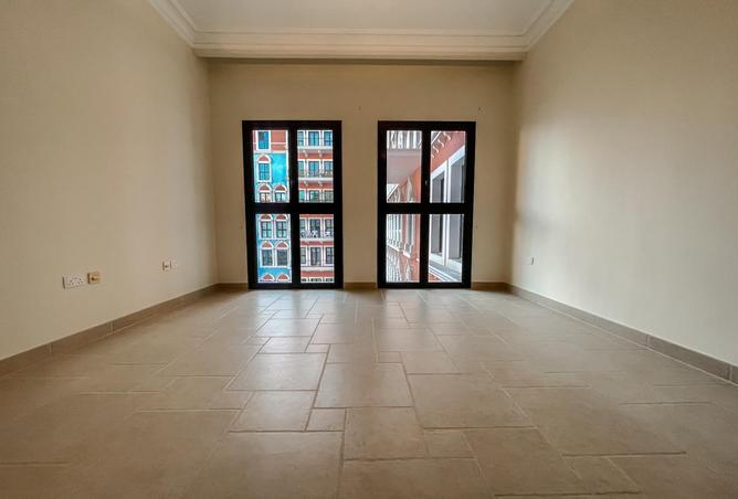 916197 - Property Image 2