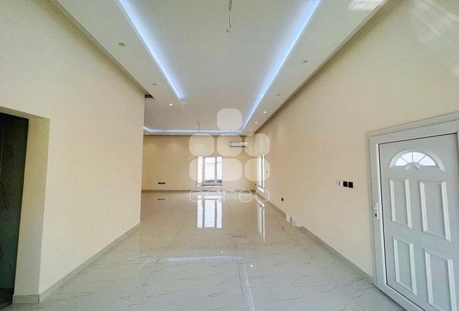 925791 - Property Image 2