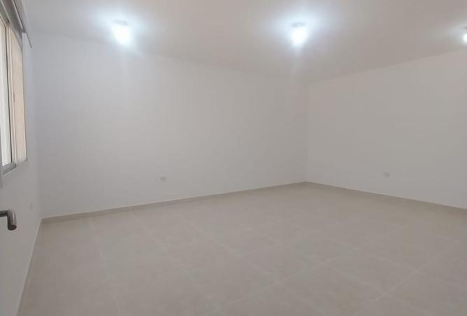 945264 - Property Image 2