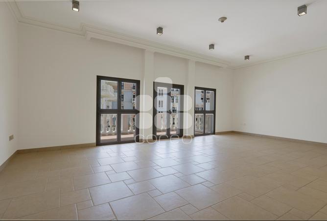 952180 - Property Image 2