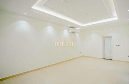 Apartment - 2 Bedrooms - 2 Bathrooms for rent in Al Nasr Street - Al Nasr - Doha