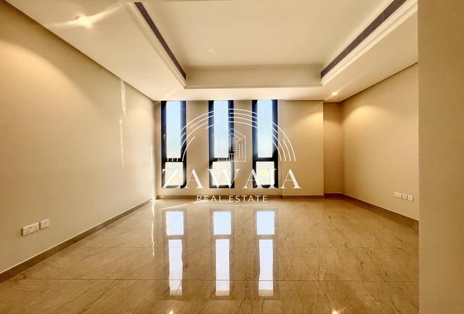 943131 - Property Image 2