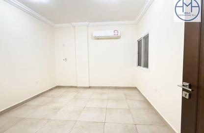 Apartment - 1 Bedroom - 1 Bathroom for rent in Umm Ghwailina Comm - Umm Ghuwalina - Umm Ghuwailina - Doha