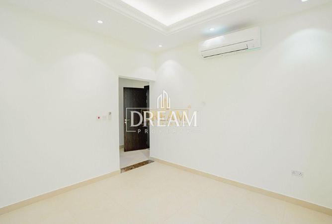 944077 - Property Image 2