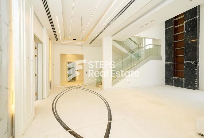 967124 - Property Image 2