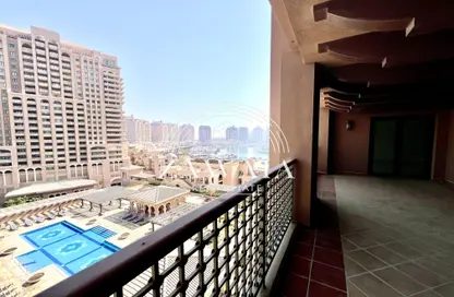 شقة - 2 غرف نوم - 3 حمامات للايجار في طريق بورتو الشرقي - بورتو أرابيا - جزيرة اللؤلؤة - الدوحة