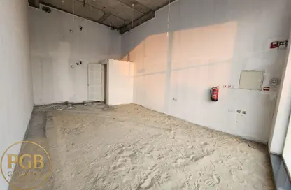 Shop - Studio - 1 Bathroom for rent in Fereej Kulaib - Doha
