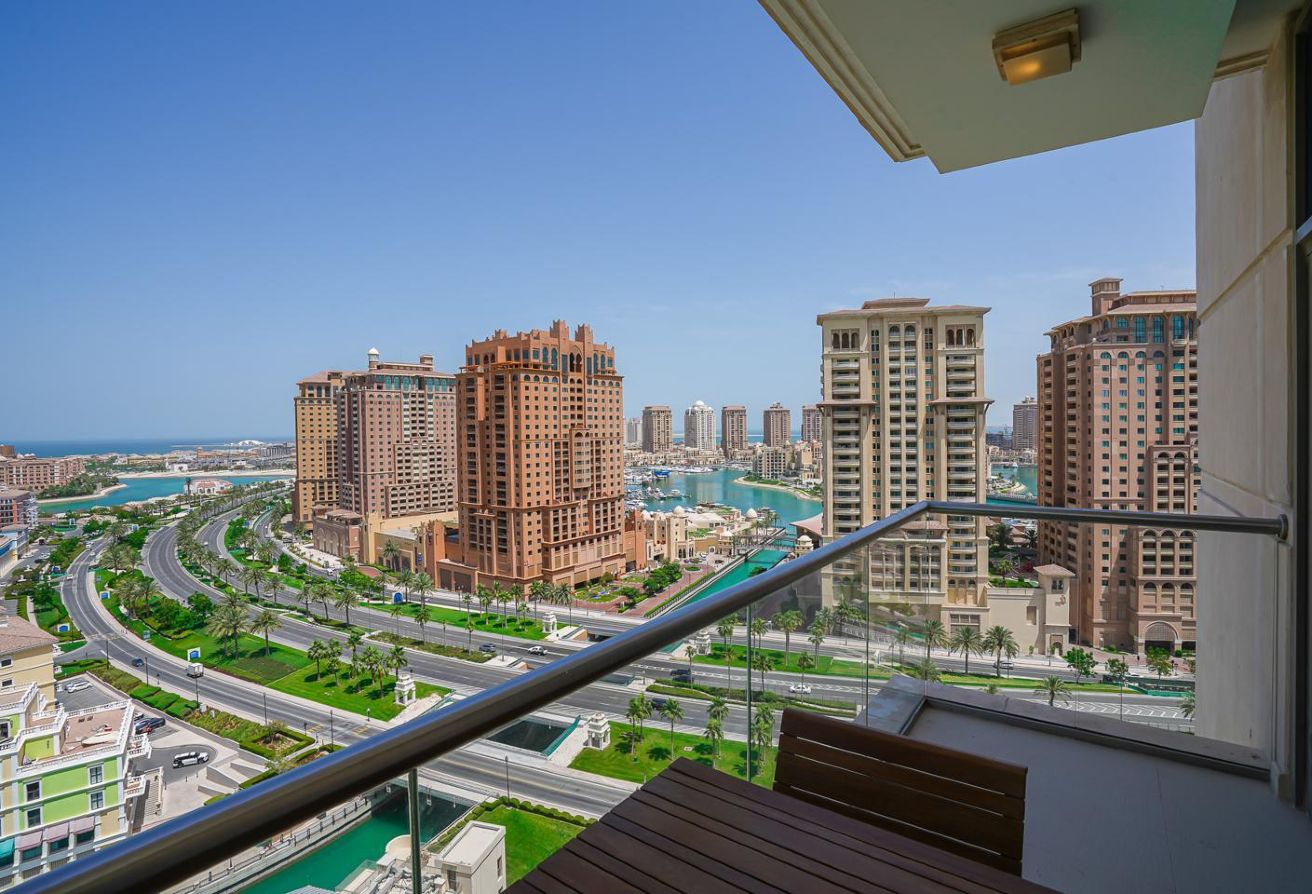 3 BD WITH BALCONY AND GREAT VIEW / OFFERS APPLY