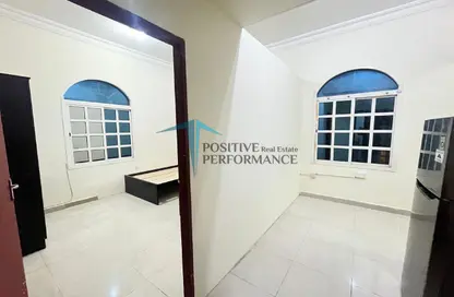 شقة - غرفة نوم - 1 حمام للايجار في الغرافة - الغرافة - الدوحة