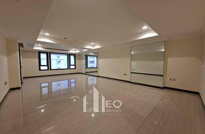 Apartment - 1 Bedroom - 2 Bathrooms for rent in East Porto Drive - Porto Arabia - The Pearl Island - Doha