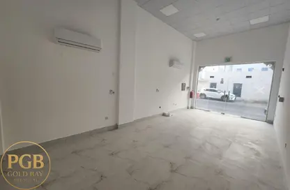 Retail - Studio - 1 Bathroom for rent in Fereej Kulaib - Doha