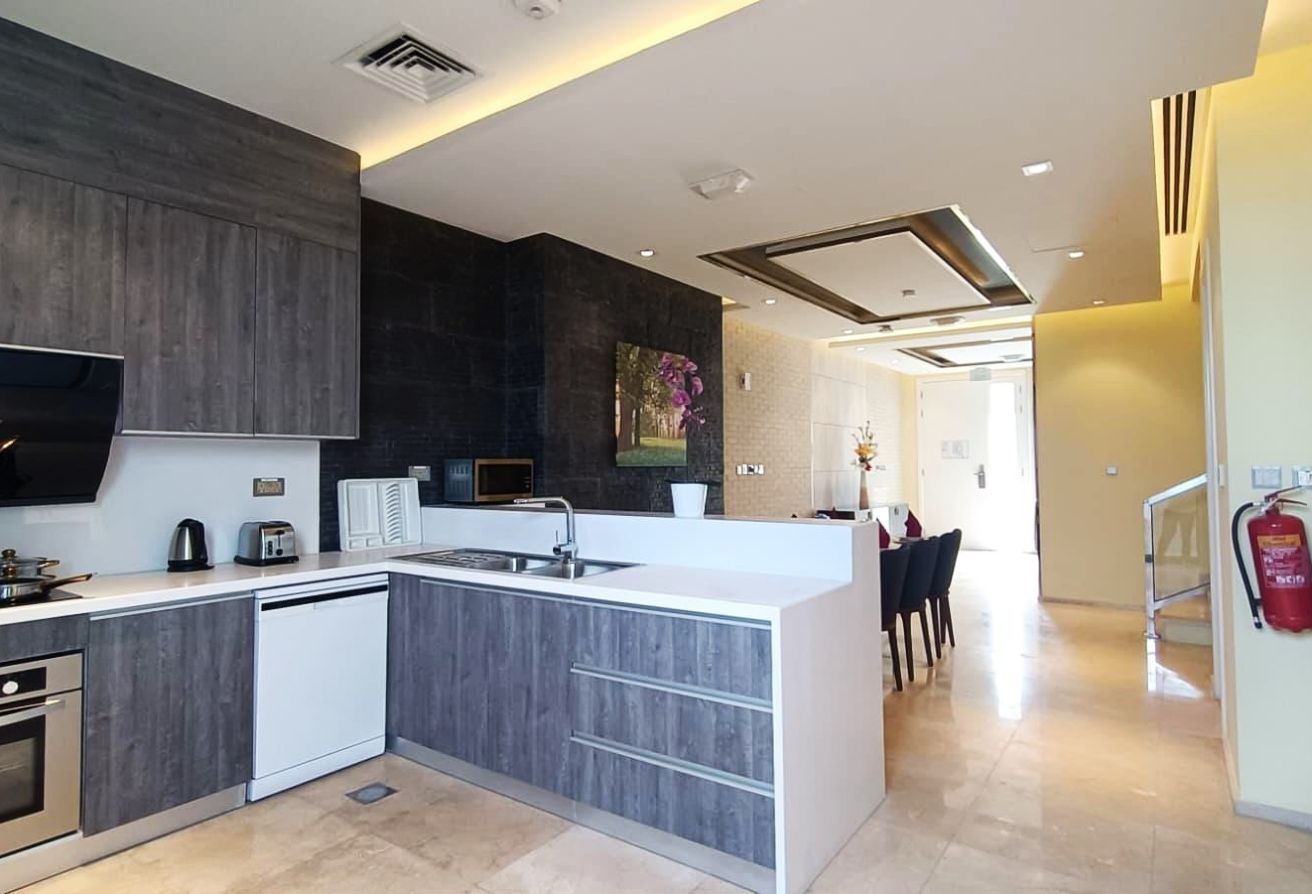 GREAT OFFER! LUXURIOUS 4 BHK + MAID | PRIVATE POOL - apartment in Umm Al Amad