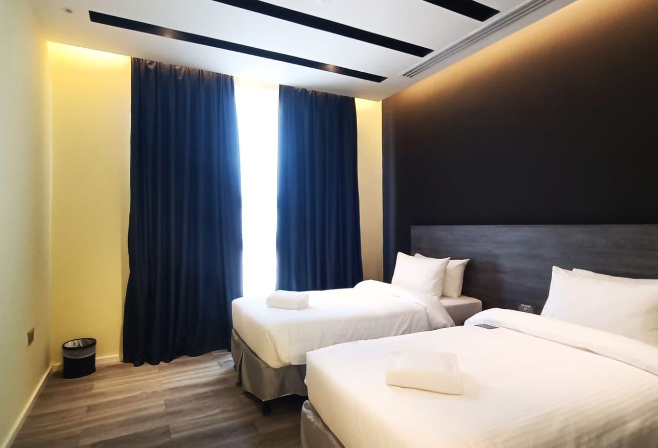 GREAT OFFER! LUXURIOUS 4 BHK + MAID | PRIVATE POOL - apartment in Umm Al Amad