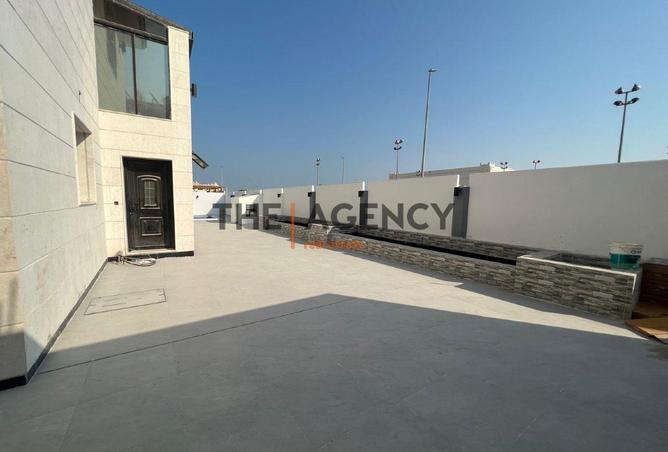 950898 - Property Image 2