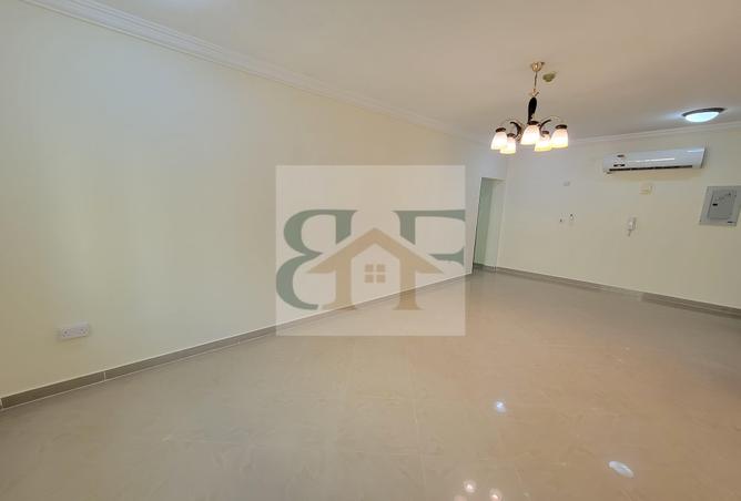 952746 - Property Image 2