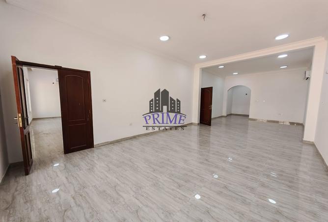 950933 - Property Image 2