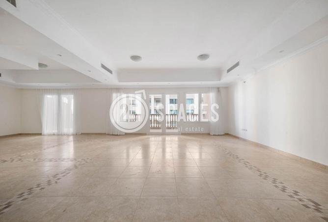 952350 - Property Image 2