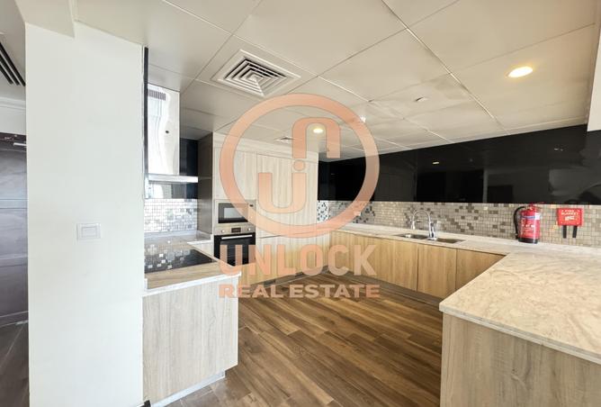 967530 - Property Image 3