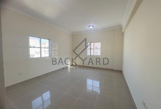 953572 - Property Image 2