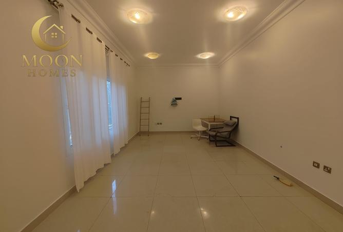 953563 - Property Image 2