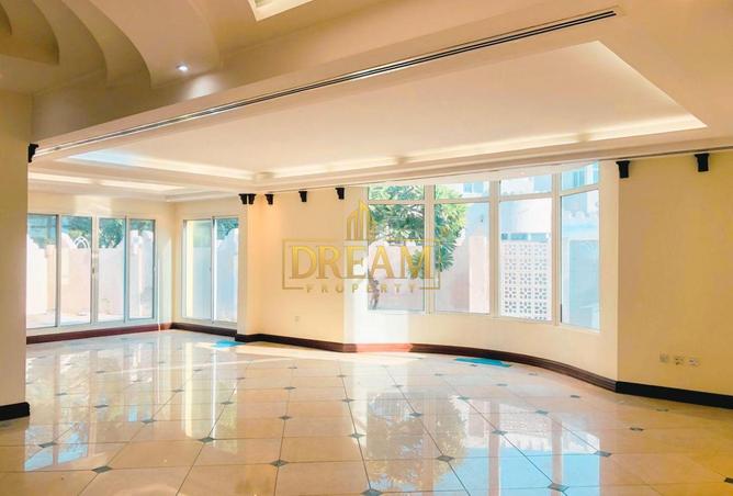 954308 - Property Image 2