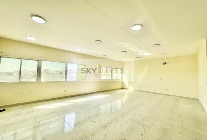 955593 - Property Image 3