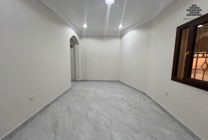 955695 - Property Image 2