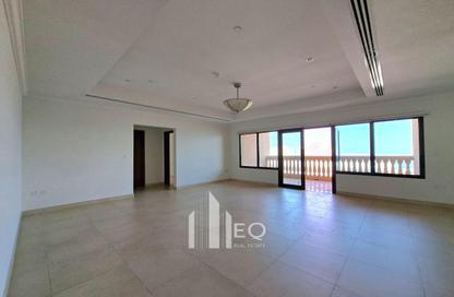 Apartment - 2 Bedrooms - 3 Bathrooms for rent in West Porto Drive - Porto Arabia - The Pearl Island - Doha