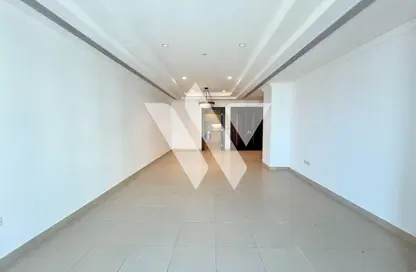 Apartment - 2 Bedrooms - 3 Bathrooms for rent in Tower 6 - Porto Arabia - The Pearl Island - Doha