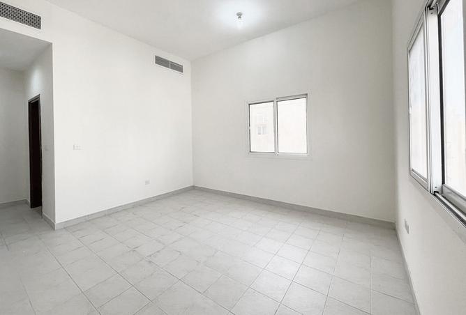 956351 - Property Image 2