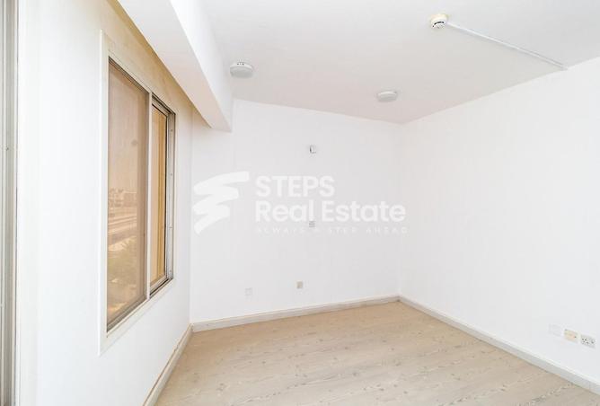 956421 - Property Image 3