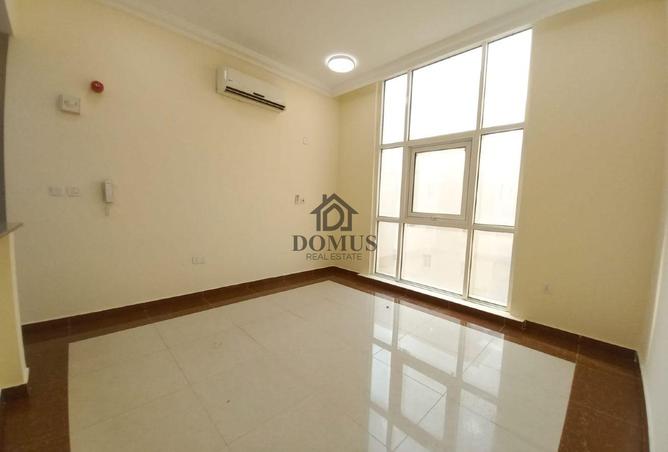 956813 - Property Image 2