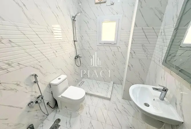 957392 - Property Image 3