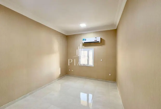 957392 - Property Image 2