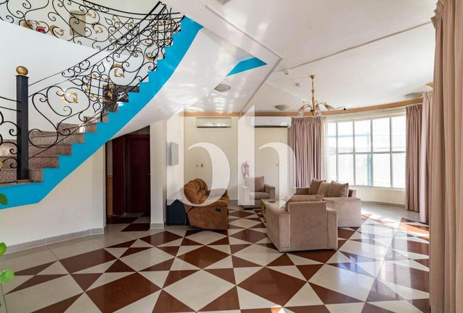 958030 - Property Image 2