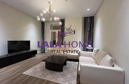 Apartment - 1 Bedroom - 2 Bathrooms for rent in Floresta Gardens - Floresta Gardens - The Pearl Island - Doha Apartment - 1 Bedroom - 2 Bathrooms for rent in Floresta Gardens - Floresta Gardens - The Pearl Island - Doha