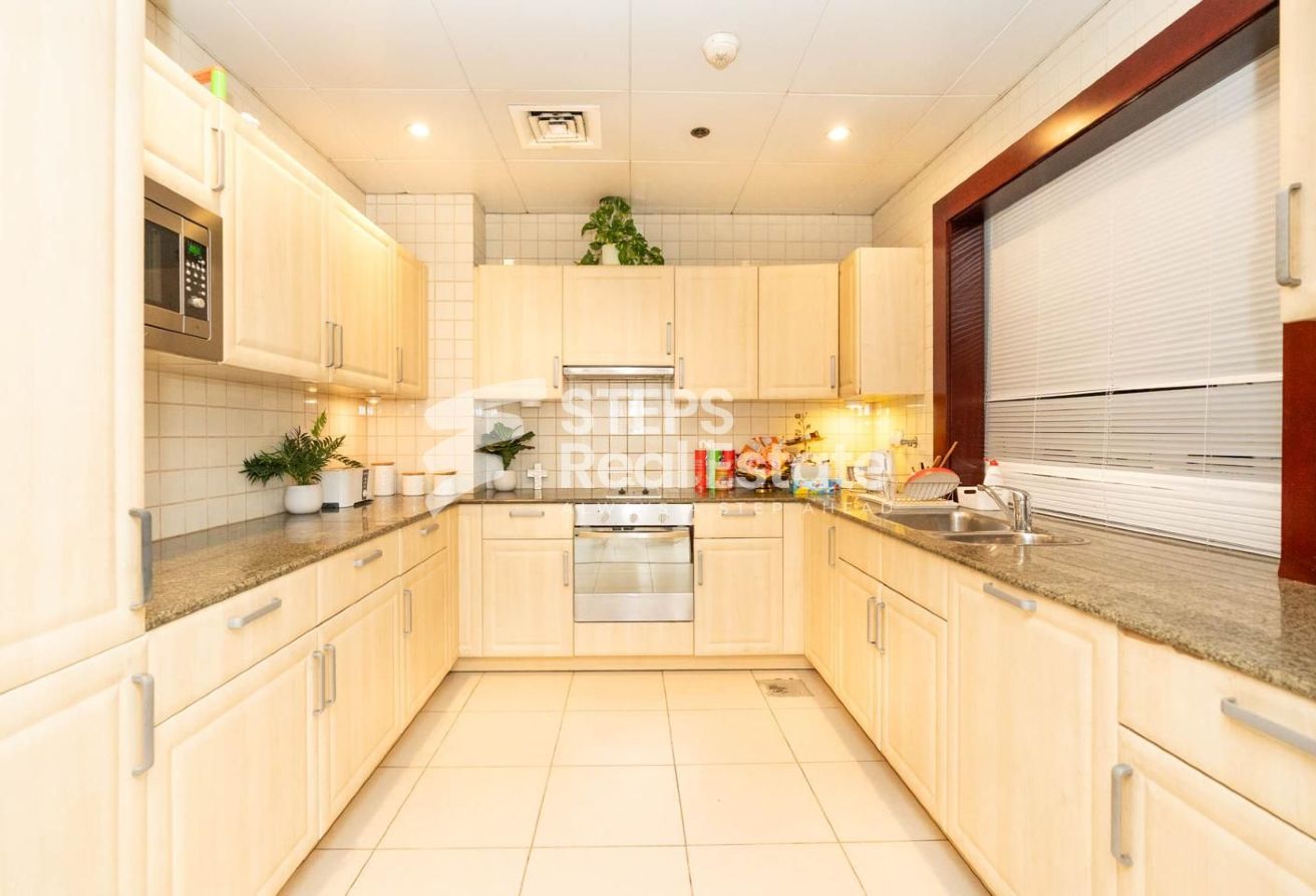 Luxurious Apartment with Office for Sale - apartment in Porto Arabia