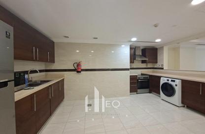 Apartment - 1 Bedroom - 2 Bathrooms for rent in East Porto Drive - Porto Arabia - The Pearl Island - Doha