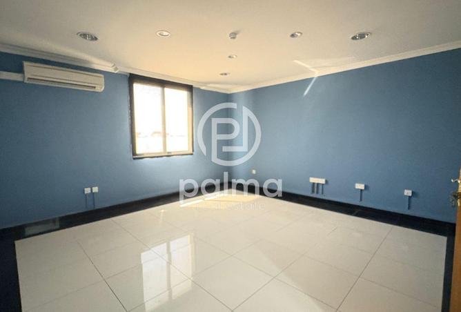 963127 - Property Image 2
