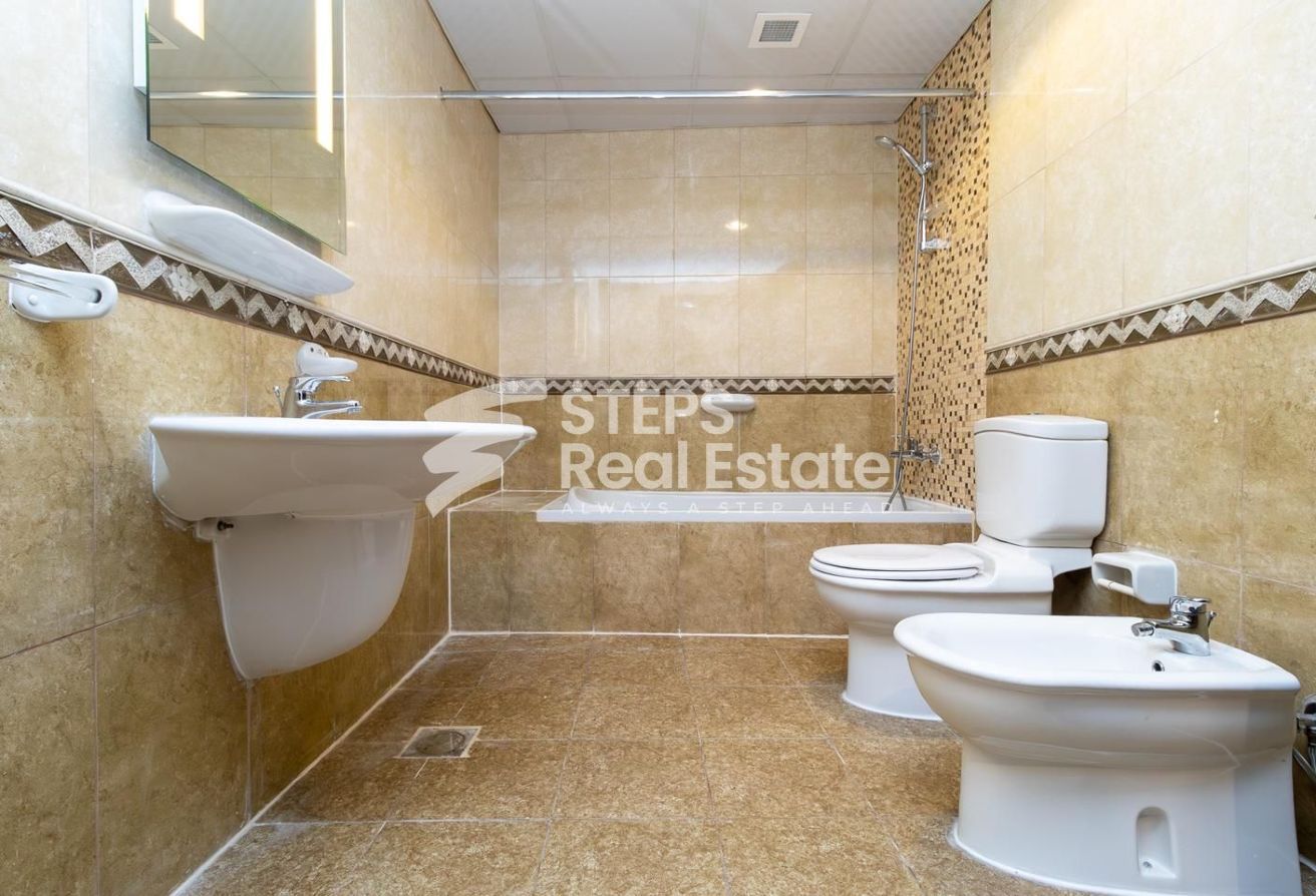 Duplex with Views of West Bay | Bills Included - apartment in West Bay